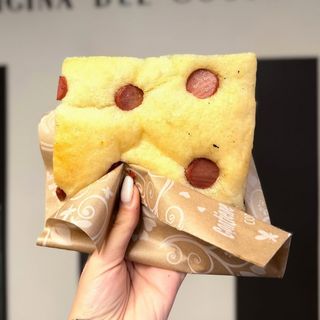 Trancio di Focaccia con wuster