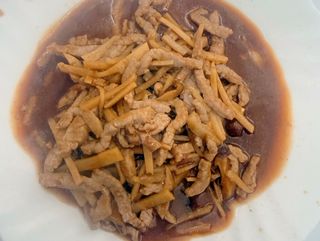 46 Vitello con funghi e bambù