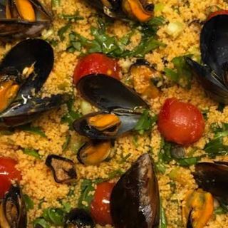 Cous cous con cozze e pomodorini