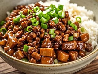 Riso con maiale marinato con te Puer & Tofu/ Ouva