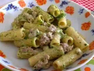 Rigatoni pesto di basilico e salsiccia