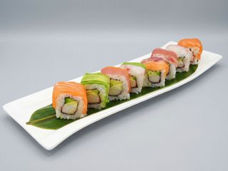34g Uramaki rainbow roll