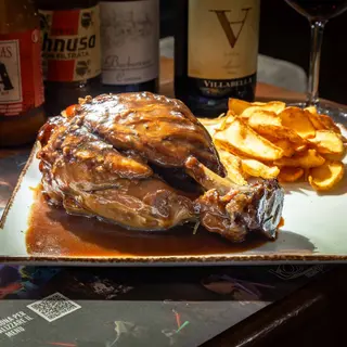 Stinco di suino al forno con patate