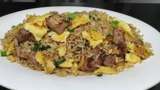 Arroz chaufa di carne