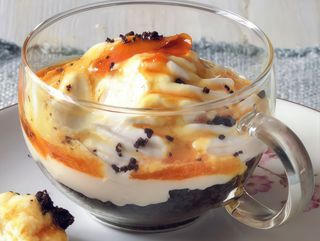 Mousse al mascarpone al caramello salato e crumble