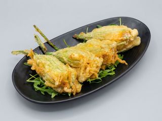 Fiordi di zucca ripieni di ricotta e zeste di limone (1 pz)