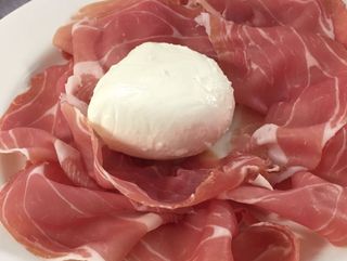 Prosciutto crudo di Parma con Boccone di Bufala da 250 gr