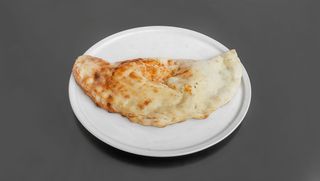 Tonno e cipolle calzone