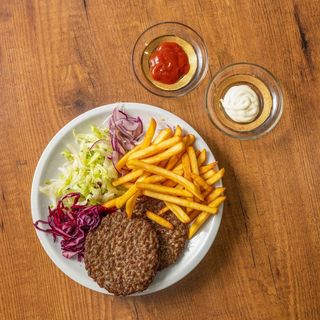Piatto hamburger con patate