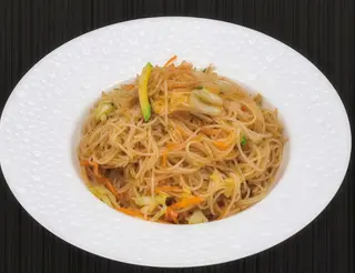 18. Spaghetti di riso saltati con verdure