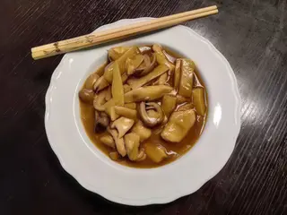 24b. Pollo con bambù e funghi cinesi