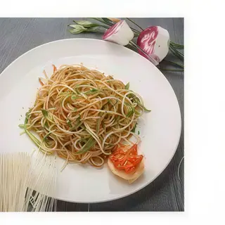 P1. Spaghetti saltati con le verdure