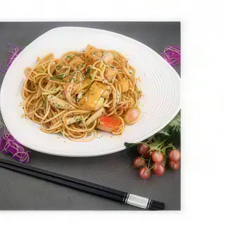 P4. Spaghetti saltati con pollo e verdure