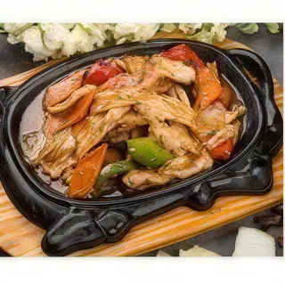 S10. Pollo alle verdure sulla piastra