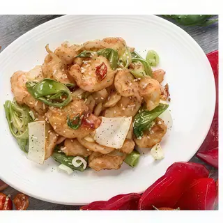 S24. Maiale fritto saltato con peperoncino e cipolla sale e pepe