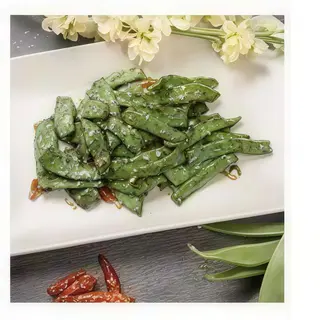 Taccole saltati con peperoncino rossi sale e pepe