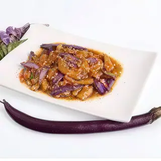 Melanzane saltati con suino macinato e peperoncino