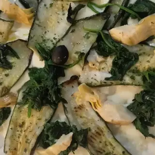 Una porzione di zucchine cotte in forno