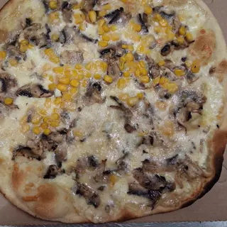 Pizza Martina Base bianca mozzarella funghi sciampignon quattro formaggi e mais