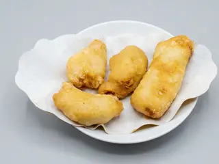 Fiori di zucca e alici fritti