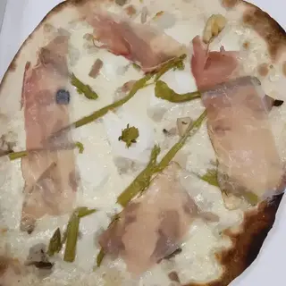 Pizza base bianca Mozzarella gorgonzola pera asparagi e speck