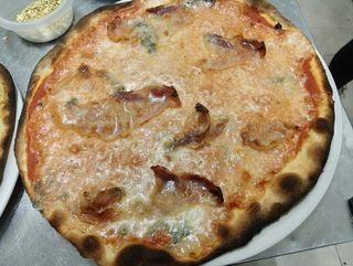 Base Margherita barbazza e gorgonzola