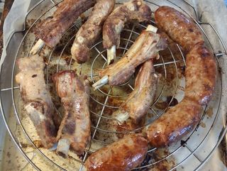 Costine e salsiccia
