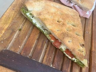 Pesto stracciatella e pomodoro