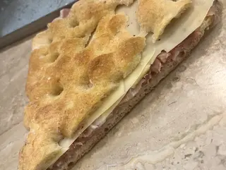 Crudo e fontina