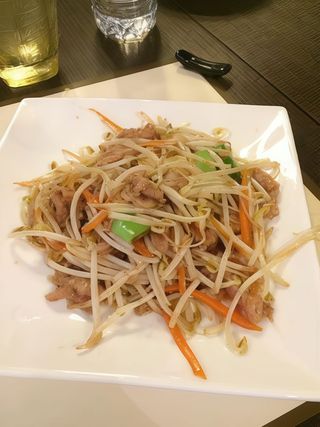 Maiale con germogli di soia