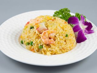 Riso con frutti di mare misti