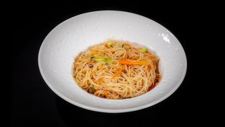 Spaghetti di riso con verdura