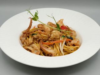 Spaghetti con frutti di mare misti