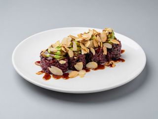Uramaki guacamole roll black