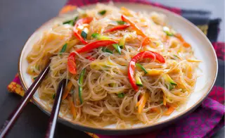 Spaghetti di soia con verdure