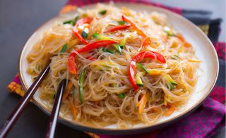 Spaghetti di soia con verdure