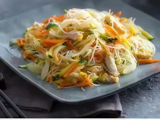 Spaghetti di riso con verdure