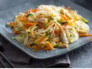 Spaghetti di riso con verdure