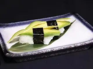 Nigiri avocado