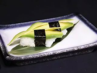 Nigiri avocado