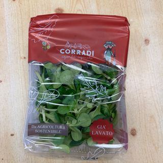 Valeriana confezionata e lavata