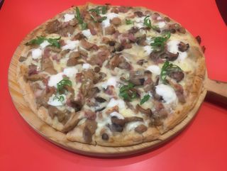 11. Mozzarella, funghi porcini, salsiccia di Norcia, gorgonzola e rucola