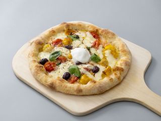 7. Mozzarella di bufala DOP, pomodorini gialli, pecorino e basilico