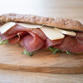 Ciabattina multicereali bresaola, rucola e grana