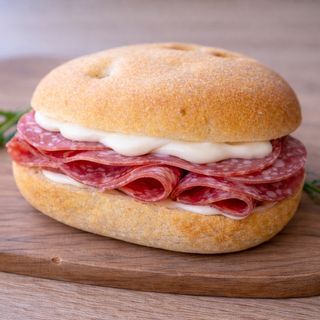 Focaccina salame milano e maionese