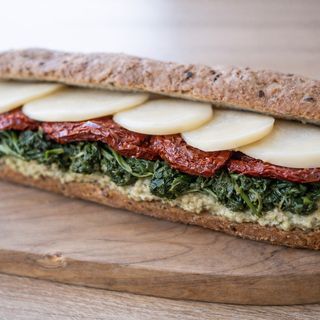 Ciabattina multicereali scamorza, friarielli,pomodori secchi