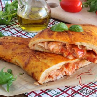 Calzone forno pomodoro e mozarella