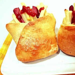 Fagottino wurstel, patatine, ketchup e mayo