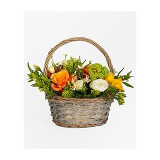 Cesto di fiori misti del giorno