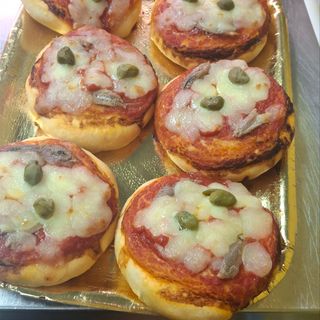 Pizzette napoli capperi e acciughe